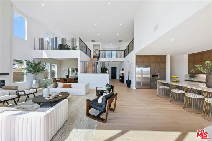 22810 Seaqua Circle, Chatsworth, California 91311
