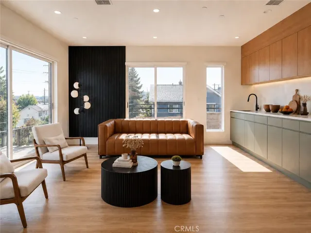 1575 W 35th, Los Angeles, California 90018
