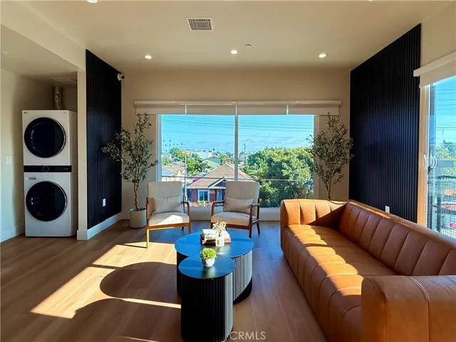 1575 W 35th, Los Angeles, California 90018