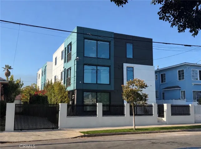 1575 W 35th, Los Angeles, California 90018