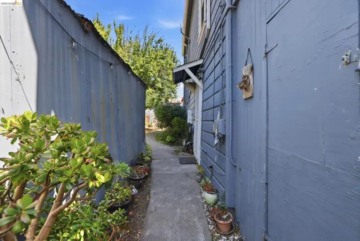 1072 56th St, Oakland, California 94608