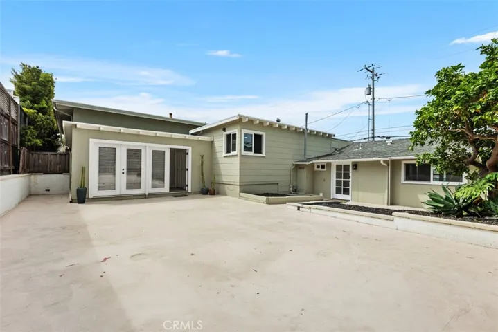 HUGE REAR PATIO!