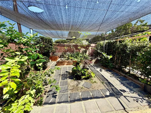 20457 Eccles, Los Angeles, California 91306
