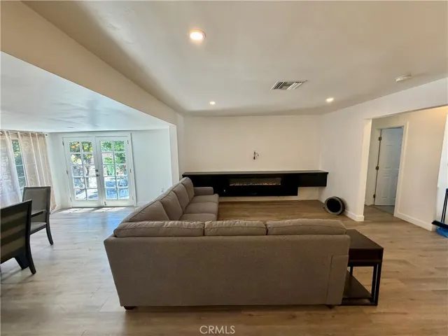 20457 Eccles, Los Angeles, California 91306