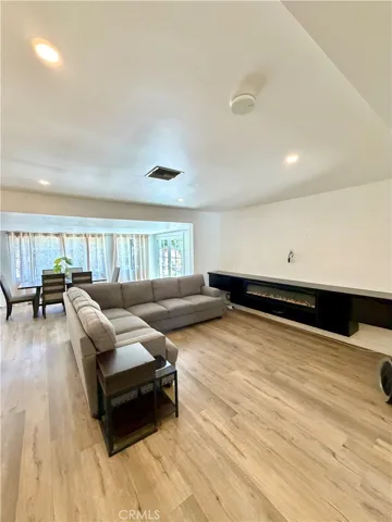 20457 Eccles, Los Angeles, California 91306