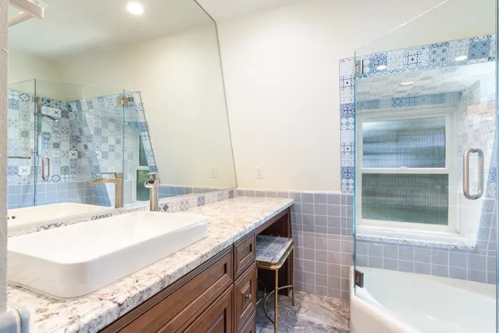 Upstairs hall bath