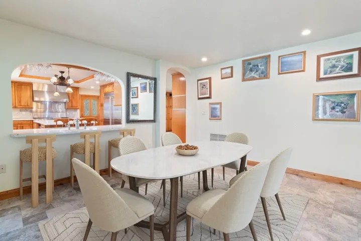 Virtually staged dining
