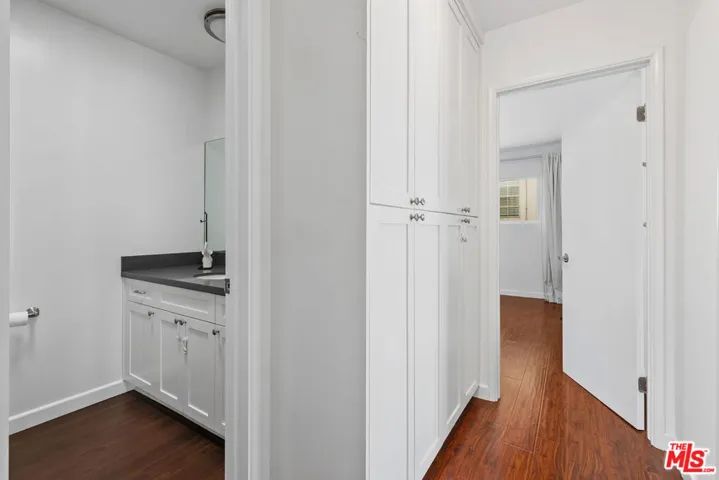 11836 Mayfield Avenue 9, Los Angeles, California 90049