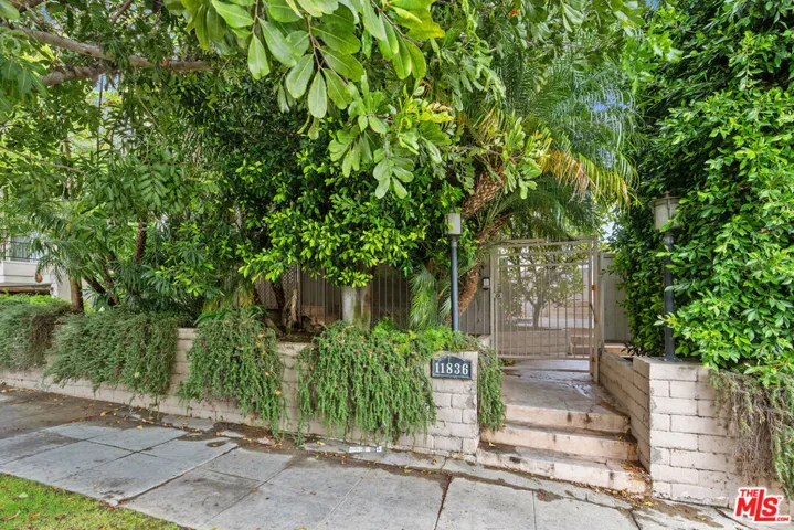11836 Mayfield Avenue 9, Los Angeles, California 90049