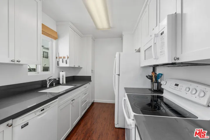 11836 Mayfield Avenue 9, Los Angeles, California 90049