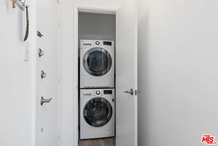 11836 Mayfield Avenue 9, Los Angeles, California 90049