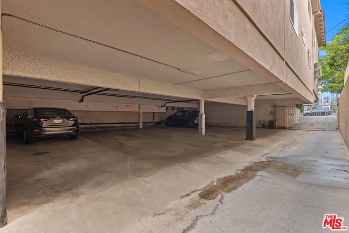 11836 Mayfield Avenue 9, Los Angeles, California 90049