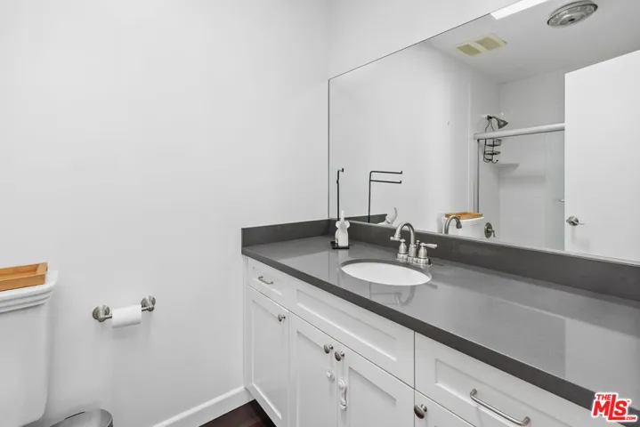 11836 Mayfield Avenue 9, Los Angeles, California 90049