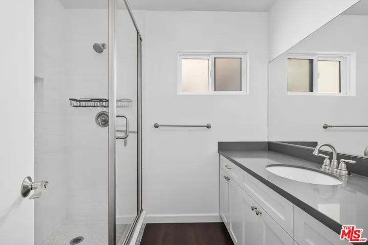 11836 Mayfield Avenue 9, Los Angeles, California 90049