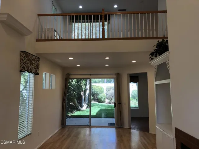 Dining area w:loft above