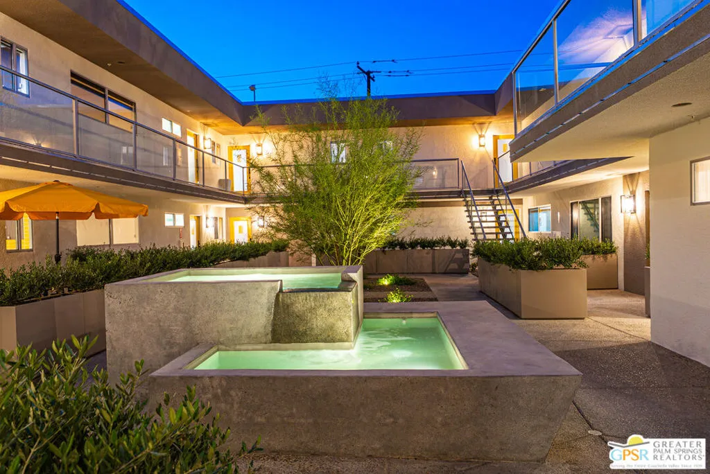 Courtyard - Querencia Palms