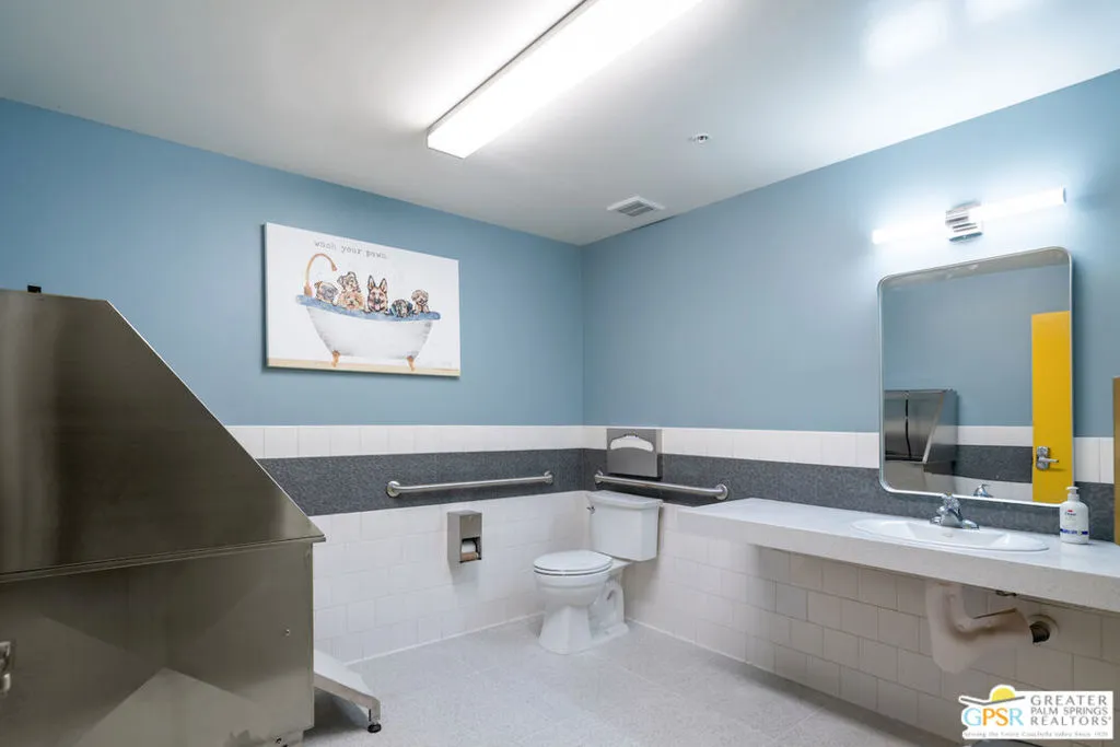 Community Bathroom - Querencia