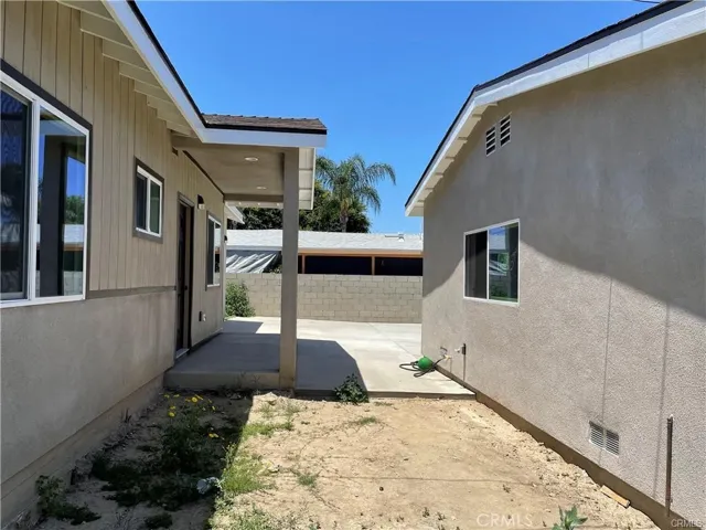2302 W La Verne Avenue, Santa Ana, California 92704