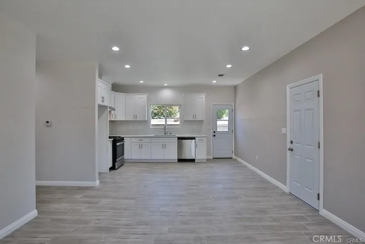2302 W La Verne Avenue, Santa Ana, California 92704