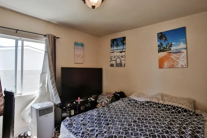 2302 W La Verne Avenue, Santa Ana, California 92704