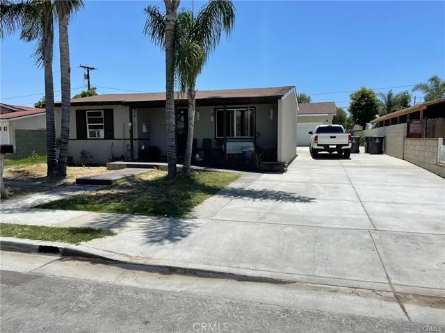 Front House with big driveway:3 Beds/2 baths+ADU in the Back: 2Beds/2Baths with 9' ceiling height+Paid-off solar