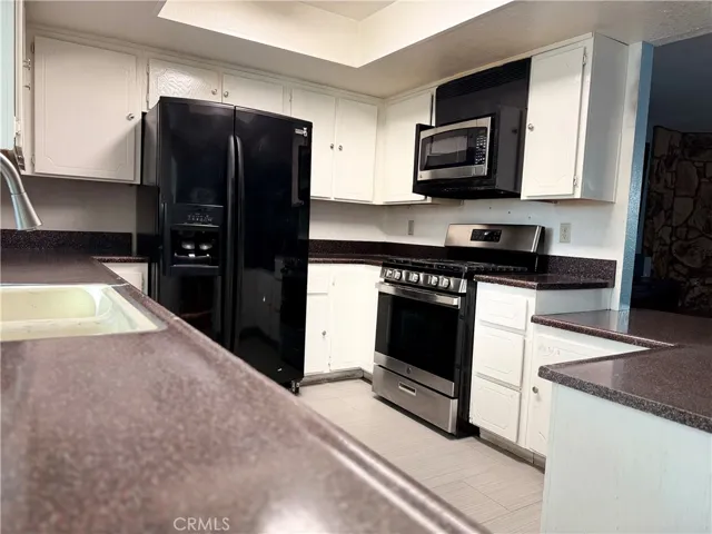 11910 Hawthorne, Hesperia, California 92345