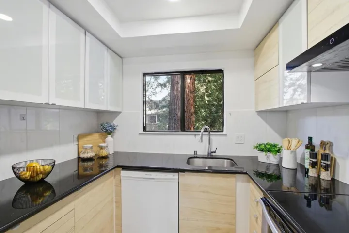 2201 Monroe Street 204, Santa Clara, California 95050