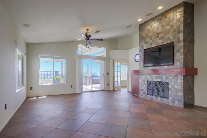 2703 Lobelia, Alpine, California 91901