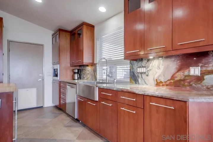 2703 Lobelia, Alpine, California 91901