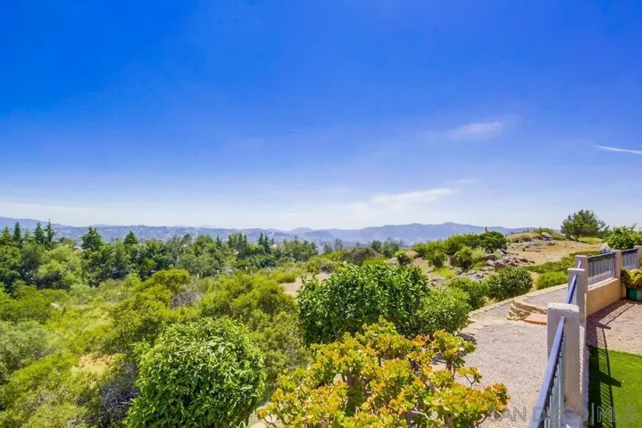 2703 Lobelia, Alpine, California 91901