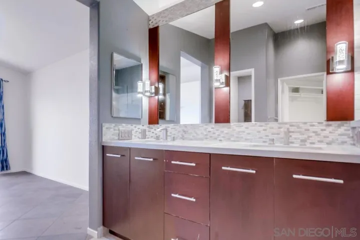 2703 Lobelia, Alpine, California 91901