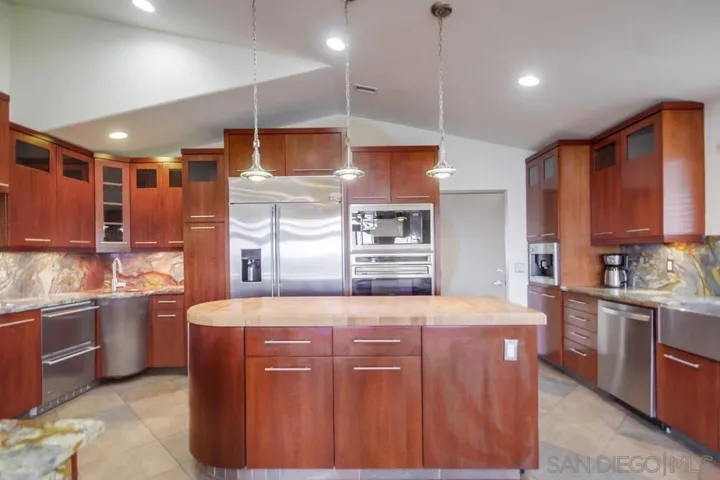 2703 Lobelia, Alpine, California 91901