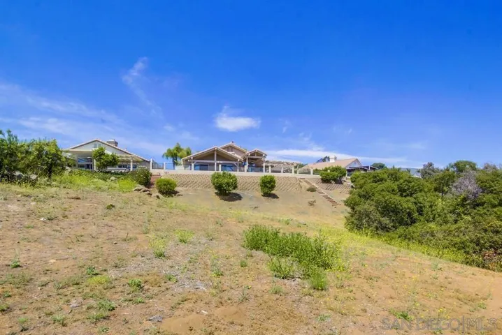 2703 Lobelia, Alpine, California 91901