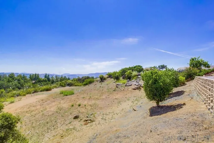 2703 Lobelia, Alpine, California 91901