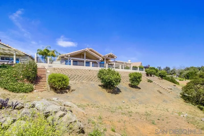 2703 Lobelia, Alpine, California 91901