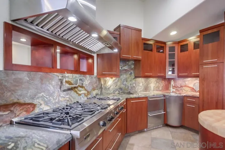 2703 Lobelia, Alpine, California 91901