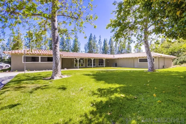 2703 Lobelia, Alpine, California 91901