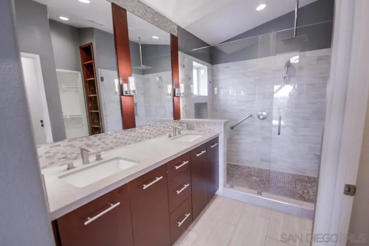 2703 Lobelia, Alpine, California 91901