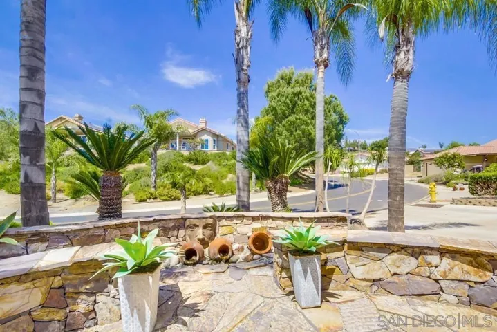 2703 Lobelia, Alpine, California 91901