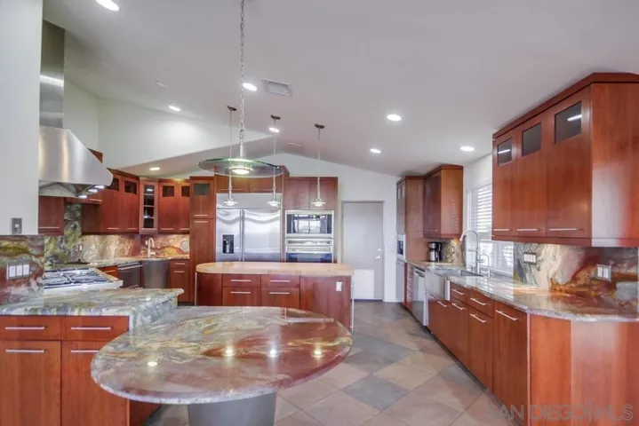 2703 Lobelia, Alpine, California 91901