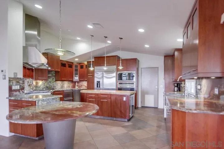 2703 Lobelia, Alpine, California 91901
