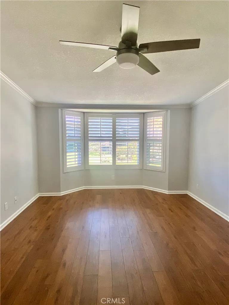 MAIN BEDROOM W/BAY WINDOW
