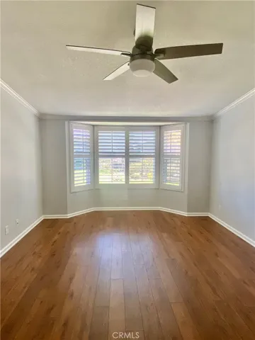 MAIN BEDROOM W/BAY WINDOW