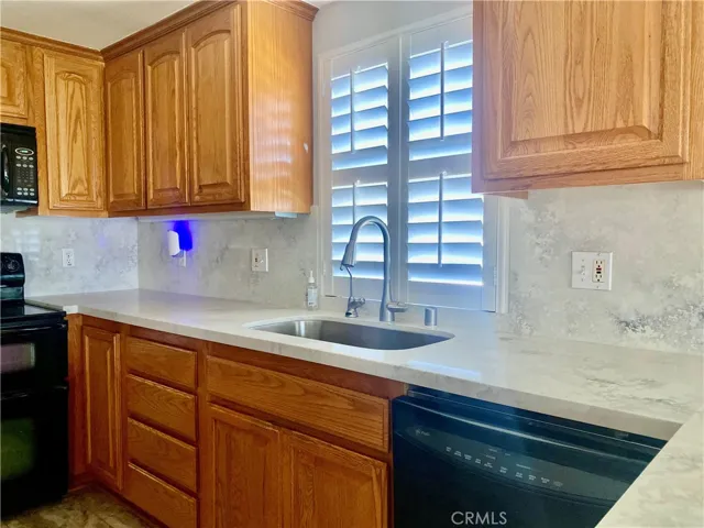 QUARTZ BACK SPLASH
