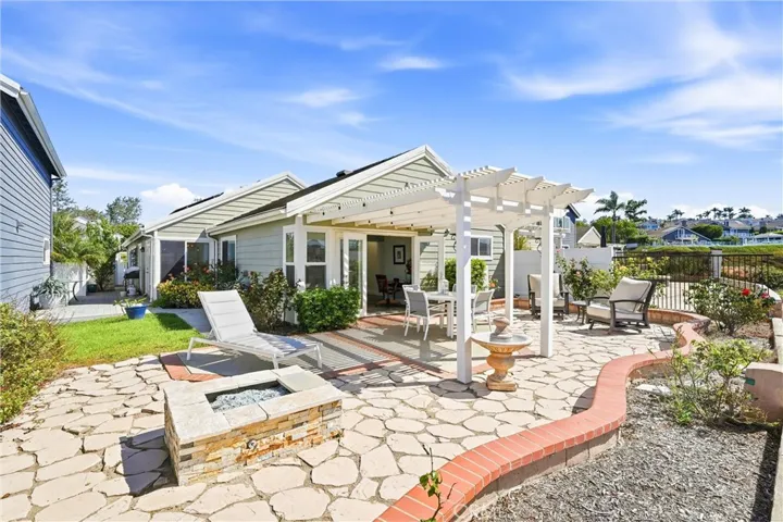 Spacious backyard, Note firepit is not operational