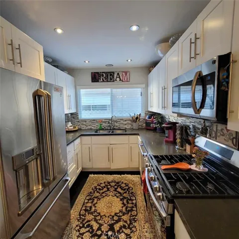 19030 Community, Los Angeles, California 91324