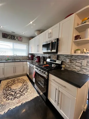 19030 Community, Los Angeles, California 91324