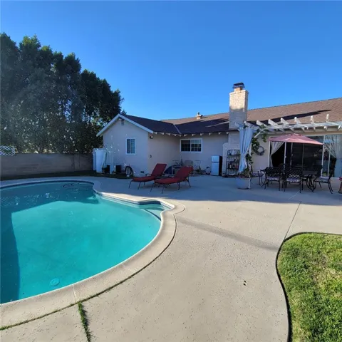 19030 Community, Los Angeles, California 91324