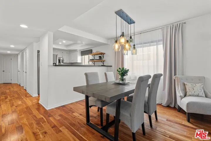 11907 Darlington Avenue 101, Los Angeles, California 90049