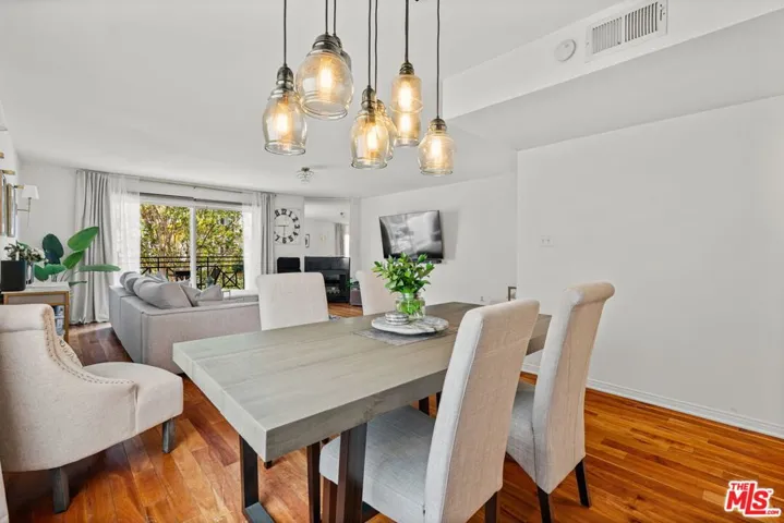 11907 Darlington Avenue 101, Los Angeles, California 90049